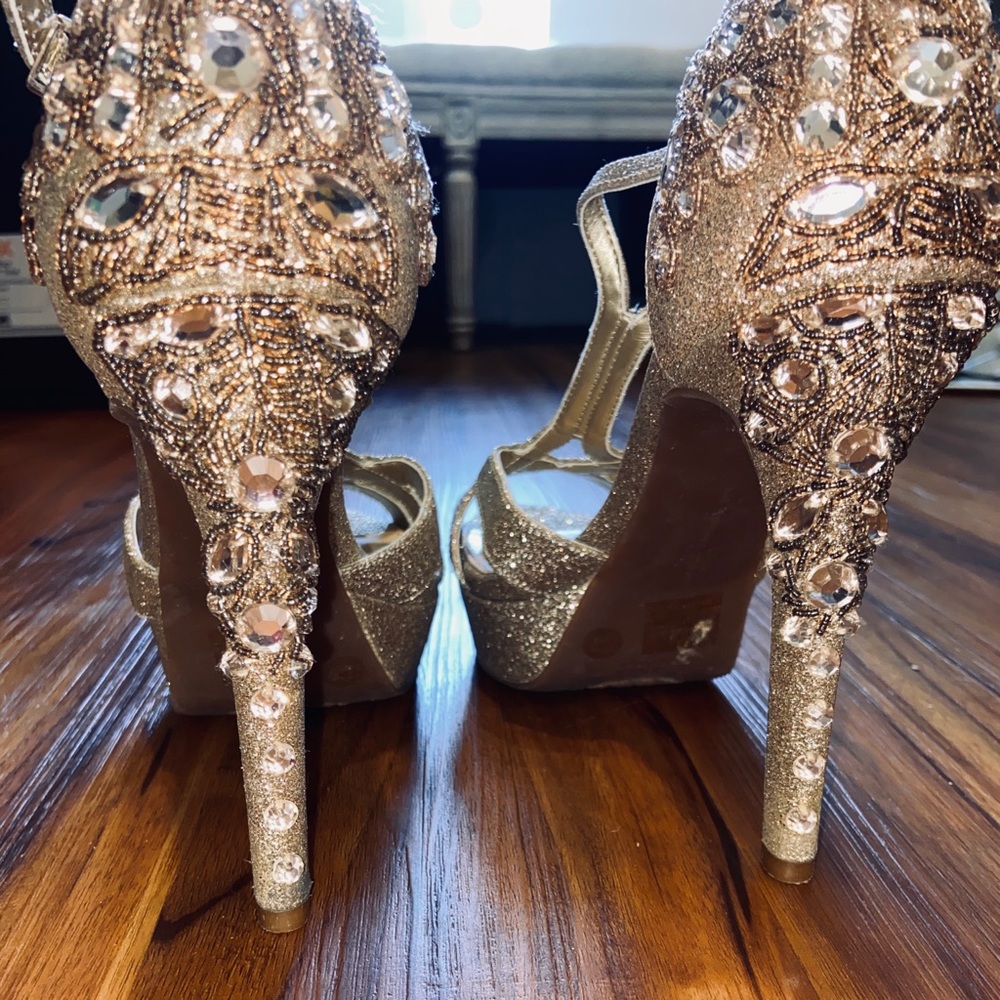 Gianni Bini Rhinestone heel